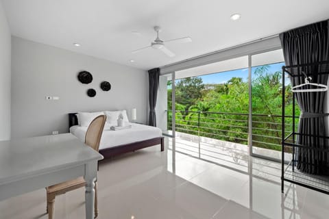 The Fairways Villas - 5 bedrooms & bathroom for up to 14 guests 7kms to Patong Villa in Kathu