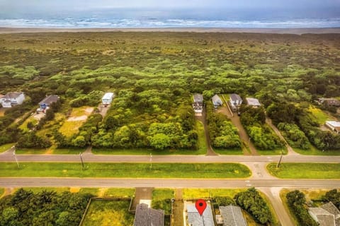 Cobblestone Cottage House in Ocean Shores