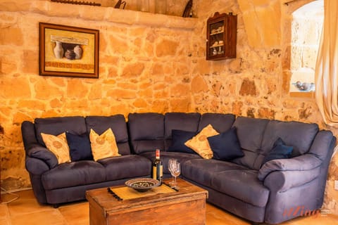 Matli Farmhouse, your stunning Gozo getaway. Villa in Munxar
