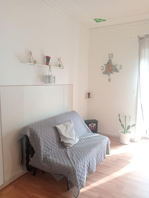 Living room, Photo of the whole room, Decorative detail