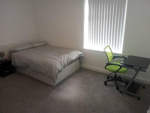Ensuite Double-bed (E4) close to Burnley city ctr. Bed and Breakfast in Burnley