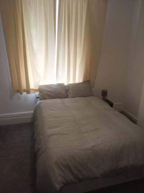 Ensuite Double-bed (E4) close to Burnley city ctr. Bed and Breakfast in Burnley