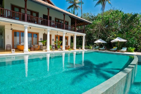 Property building, Garden view, Pool view, Swimming pool