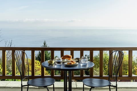 Day, Natural landscape, View (from property/room), Balcony/Terrace, Food and drinks, Food, Sea view, Drinks