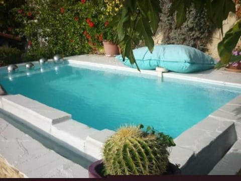 DIRECT FRONT BEACH SWIMMING POOL Apartment in Eze