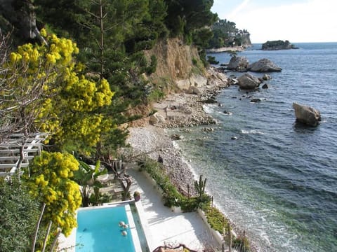 DIRECT FRONT BEACH SWIMMING POOL Copropriété in Eze
