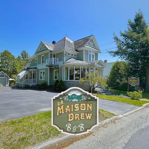 BNB Maison Drew Bed and Breakfast in Magog