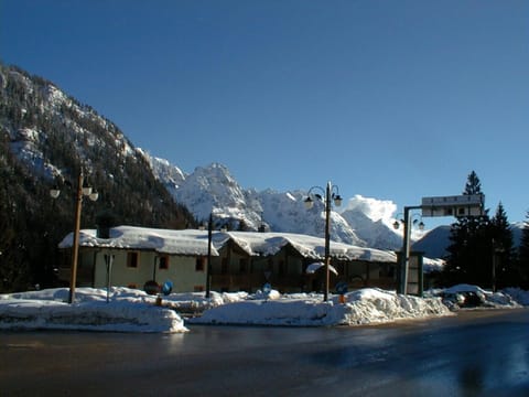 Facade/entrance, Winter