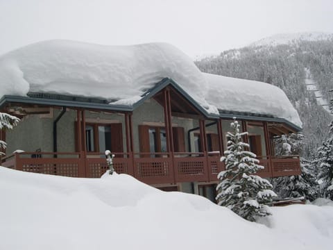 Facade/entrance, Winter