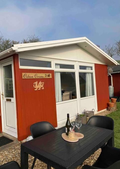 Caban Croeso-The Welcome Cabin, Holiday let, near Mansion House Llansteffan Chalet in Llansteffan