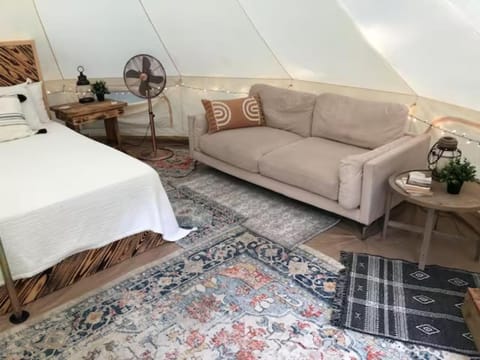 Charming Boho Yurt in the Woods Luxus-Zelt in Columbia
