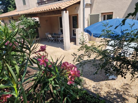 Patio, Dining area