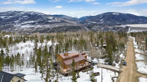 5BR Mountain Retreat with Hot Tub and Sauna House in Wildernest