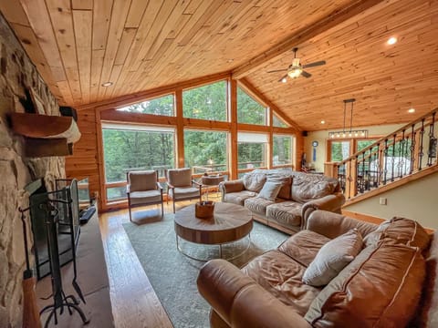Nearby Private Lakefront with Hot Tub Fire Pit and Dock Haus in Deep Creek Lake