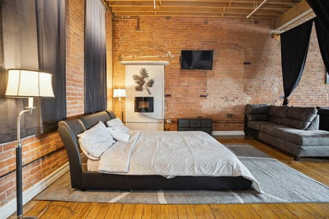 Gorgeous Downtown Detroit Loft - Fully Equipped Apartment in Windsor