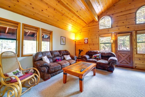 Truckee Cabin Getaway with Private Hot Tub! House in Truckee