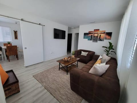 Sol Miami #1 with free parking on premises Copropriété in Coconut Grove