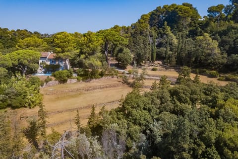 Villa Provençale avec 2 maisons d'amis ,piscine ,Jacuzzi ,vue mer Villa in Mougins