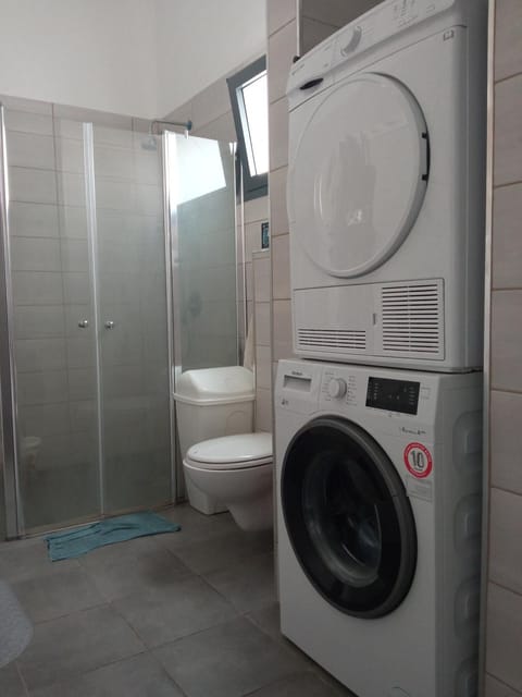 Shower, Toilet, washing machine, dryer