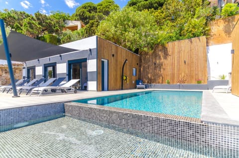 Pool view, Swimming pool, sunbed