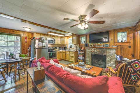 Pet-Friendly Creekside Cabin with Pool Access! House in Maggie Valley