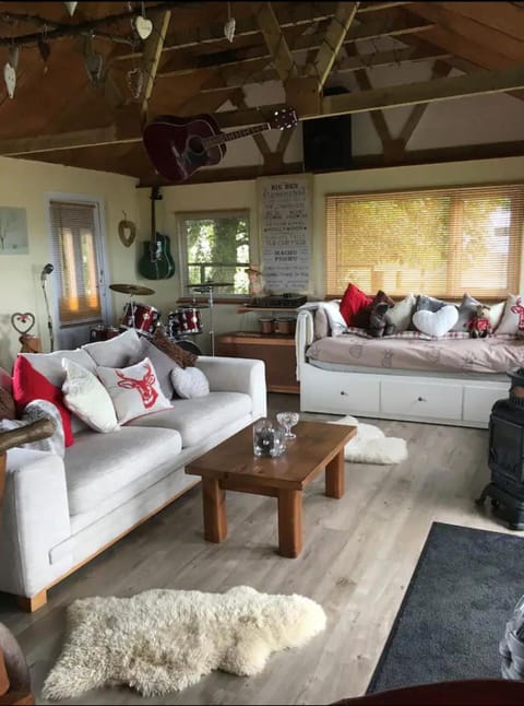 Angies Den - quirky cabin with hot tub & views Inn in Llanasa