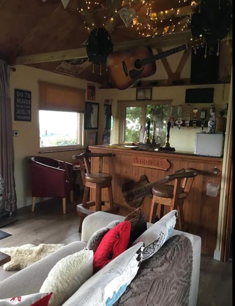 Angies Den - quirky cabin with hot tub & views Inn in Llanasa