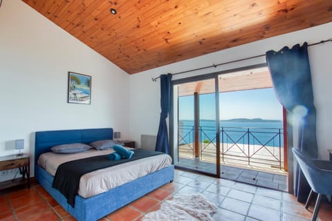 Bed, Natural landscape, View (from property/room), Balcony/Terrace, Bedroom, Sea view