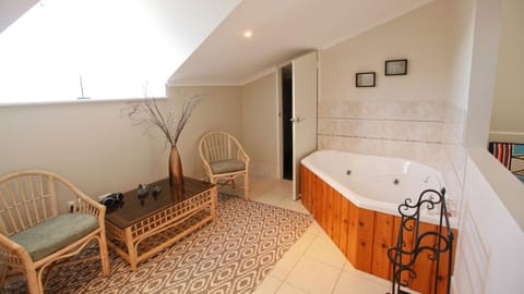 Ocean Escape Twin Pines 8 Ocean views with spa Maison in Bermagui