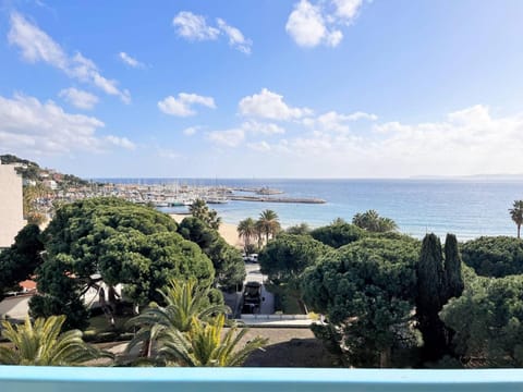 Appartement avec Vue Mer, Climatisé, 6 Couchages, Face à la Plage du Lavandou - FR-1-251-510 Apartment in Le Lavandou