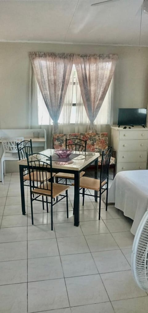 Studio or One bedroom West Coast Rentals by On Point Property Chambre d’hôte in Saint James