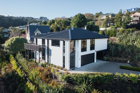 Modern family friendly getaway House in Dunedin