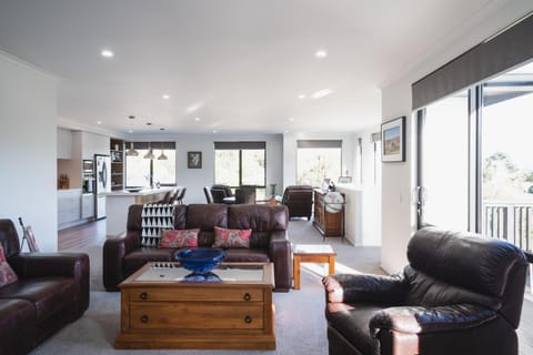 Modern family friendly getaway House in Dunedin