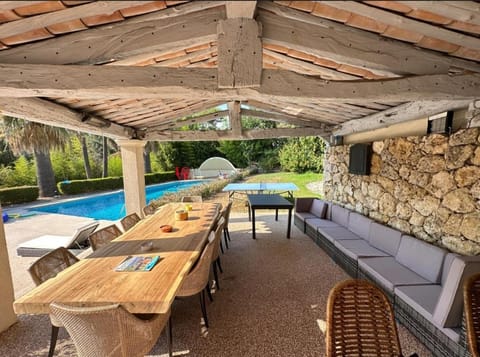 Patio, Dining area, Swimming pool