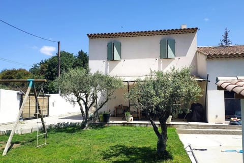 Maison avec piscine au calme en Provence House in Lambesc