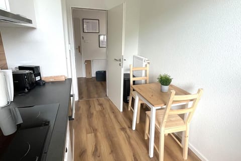 Kitchen or kitchenette, Seating area, Dining area