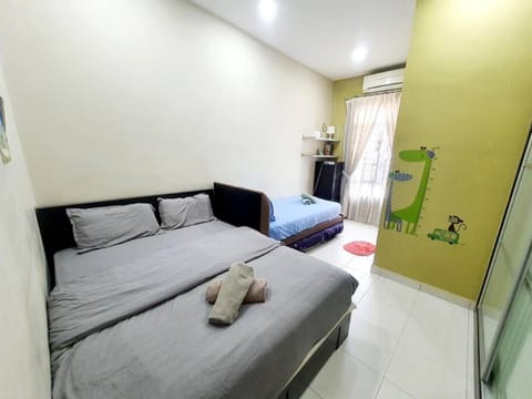 GARDEN COZY2STOREY HOME 4ROOM 10PAX@NEAR ALMAJUSCO Maison in Penang