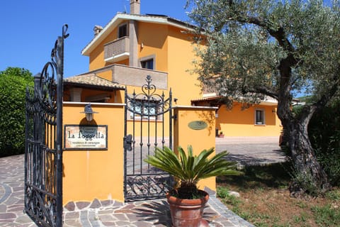 Property building, Facade/entrance, Garden