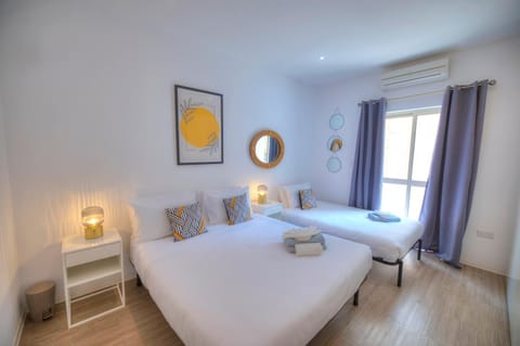 Spacious 4 bedrooms with sea view balcony GOSLM-3 Condo in Sliema