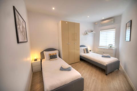 Spacious 4 bedrooms with sea view balcony GOSLM-3 Condo in Sliema