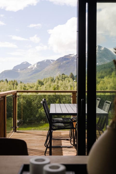 Day, Natural landscape, View (from property/room), Balcony/Terrace, Seating area, Mountain view