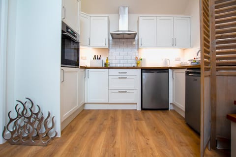 Kitchen or kitchenette, pet friendly, stove