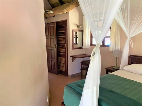 Twin bed lodge on natural African bush - 2111 Condo in Zimbabwe