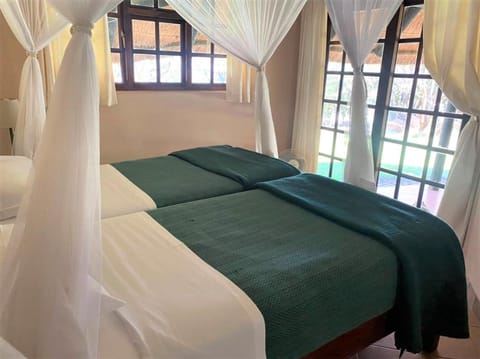 Twin bed lodge on natural African bush - 2111 Condo in Zimbabwe