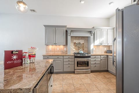 Desert Trails - Pickle Ball Court Bright Kitchen! Condo in Grand Junction