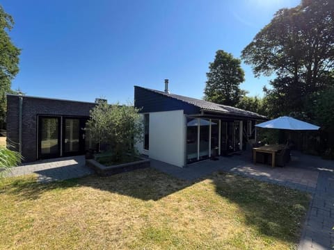 Property building, Day, Garden, Garden view