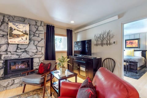 Play Soleil - Sport and sun at the Warm Springs Base Area Apartment in Ketchum