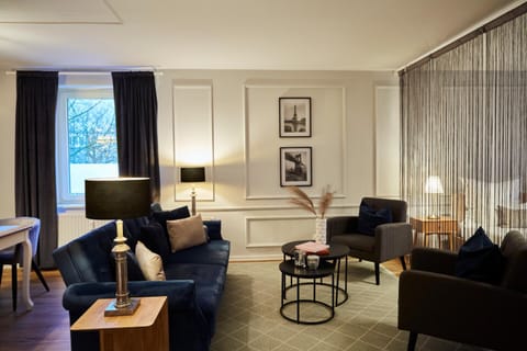 Living room, Seating area