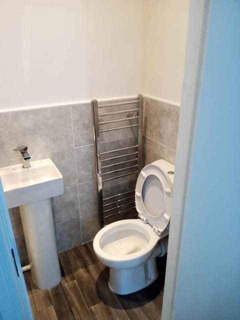 Ensuite Double-bed (R3) close to Burnley city centre Bed and Breakfast in Burnley