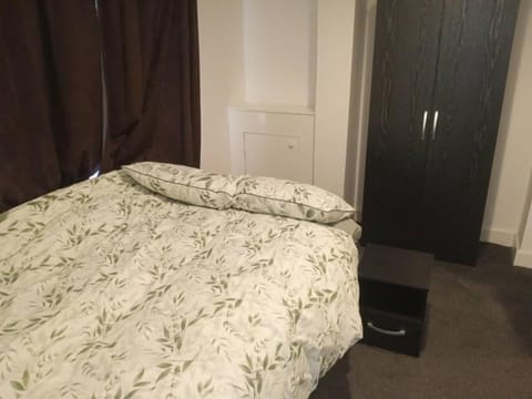 Ensuite double-bed (G1) close to Burnley city centre Bed and Breakfast in Burnley